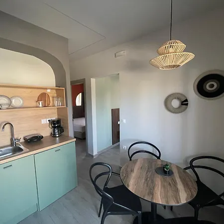 αura Luxury Hotel 3*