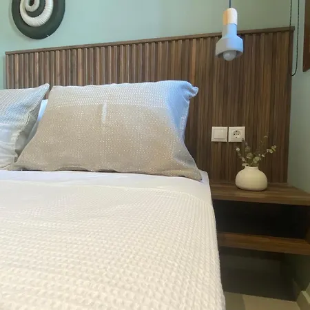 αura Luxury Hotel 3*