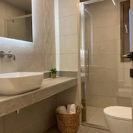 Ξενοδοχείο αura Luxury 3*
