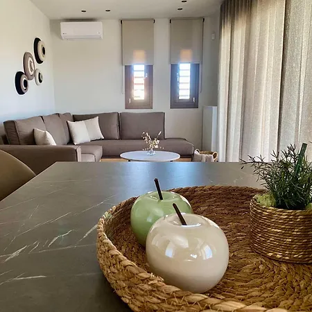 αura Luxury 3* לריסוס